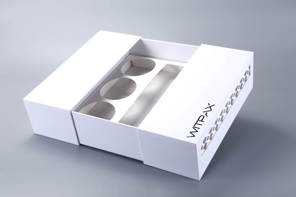 Double-sided sliding rigid boxes