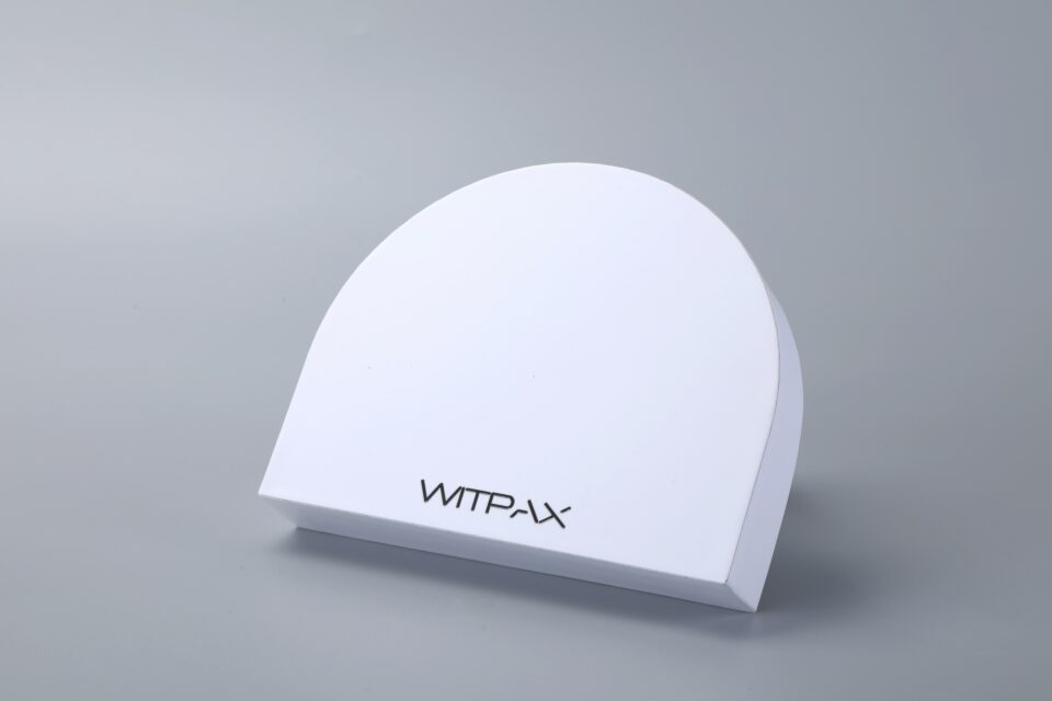 Half-circle lift-off lid boxes