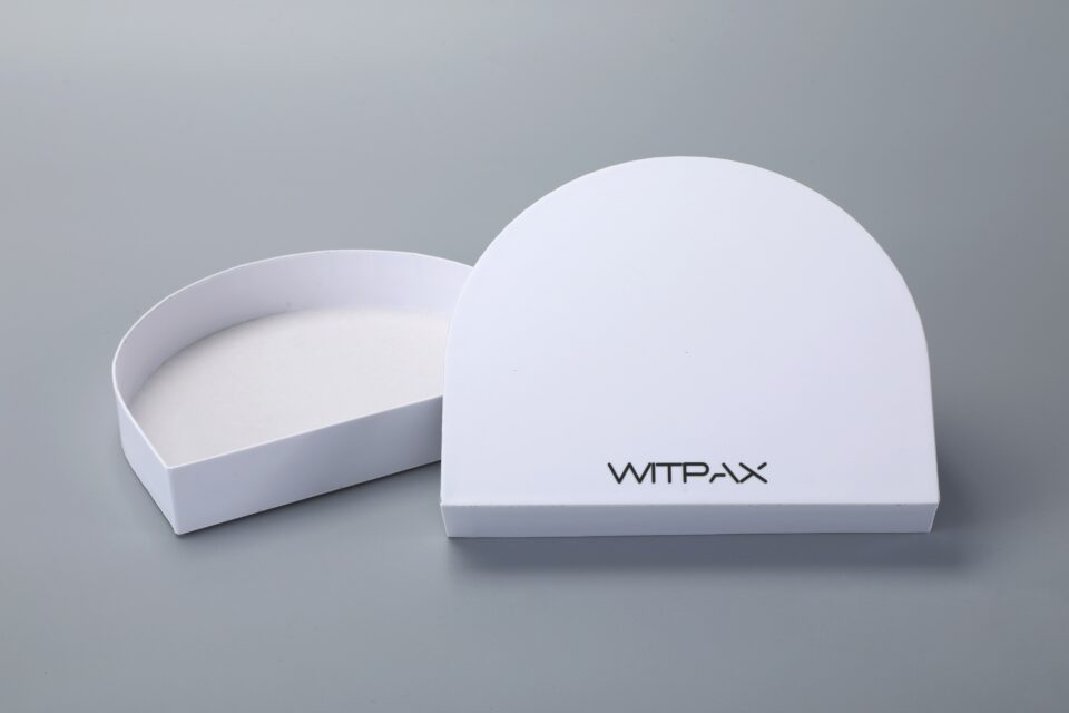 Half-circle lift-off lid boxes