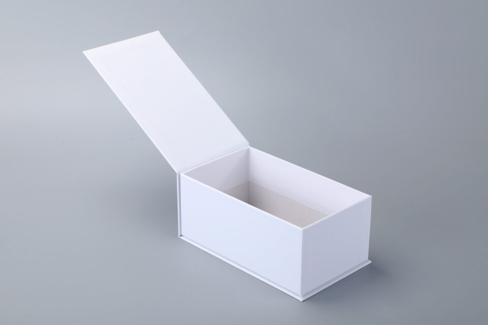 Book-style rigid boxes