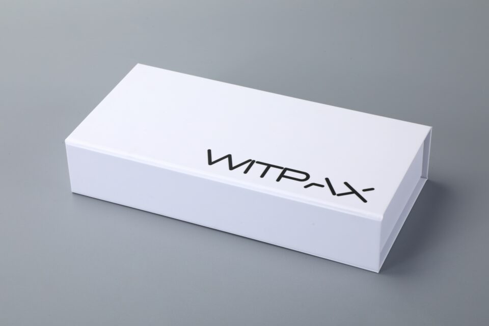 Flip-top box with inserts