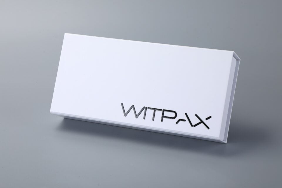 Flip-top box with inserts