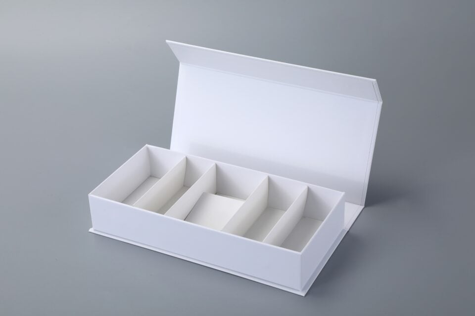 Flip-top box with inserts