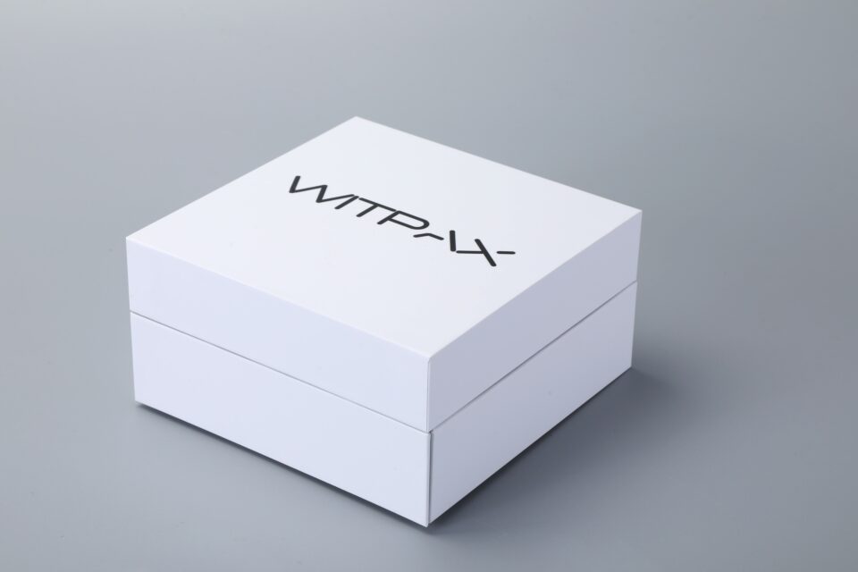 Two-tier hinged lid boxes