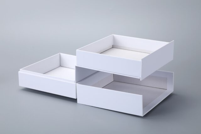 Two-tier hinged lid boxes