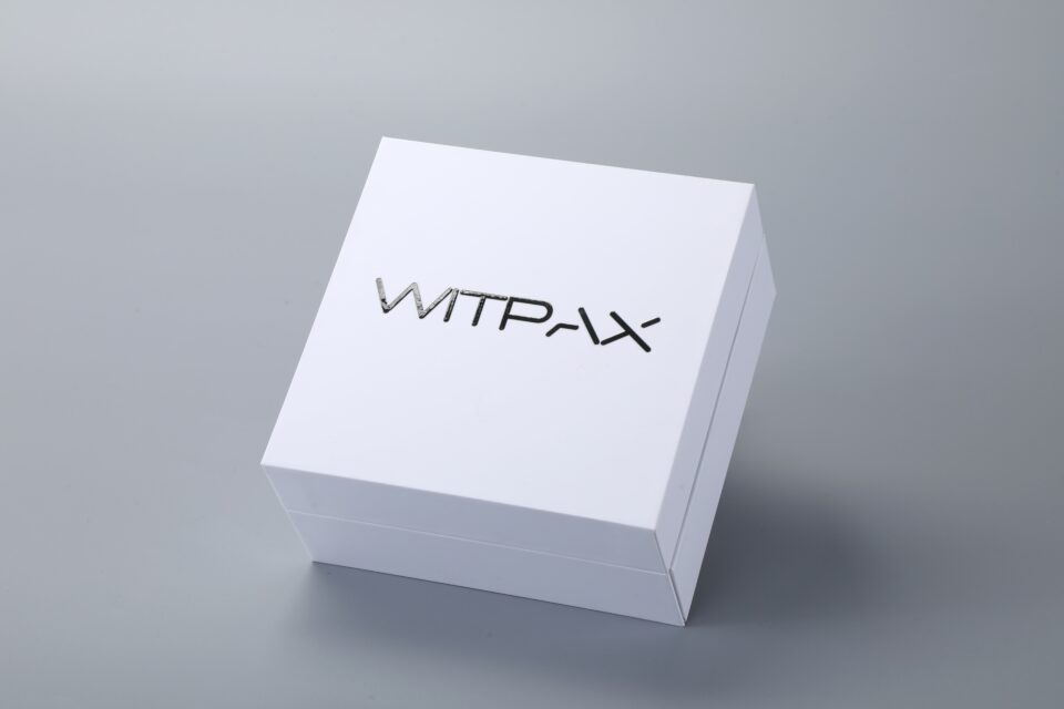 Two-tier hinged lid boxes