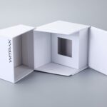 Hinged-lid die cut box with insert