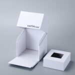 Hinged-lid die cut box with insert