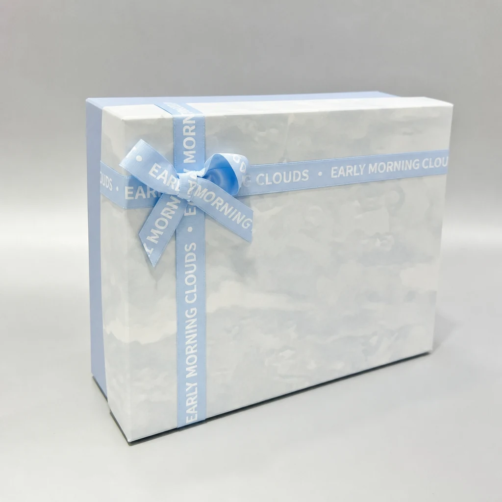 Custom texture lift-off lid box with ribbon packaging box front angle