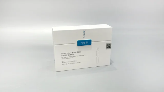 This description highlights our custom box packaging designed for a pharmaceutical product. The packaging features a clean white surface with orientation in Chinese, showcasing an illustrative diagram of a pen injector. The box design includes a modern flip-top lid and is set against a simple gray background.