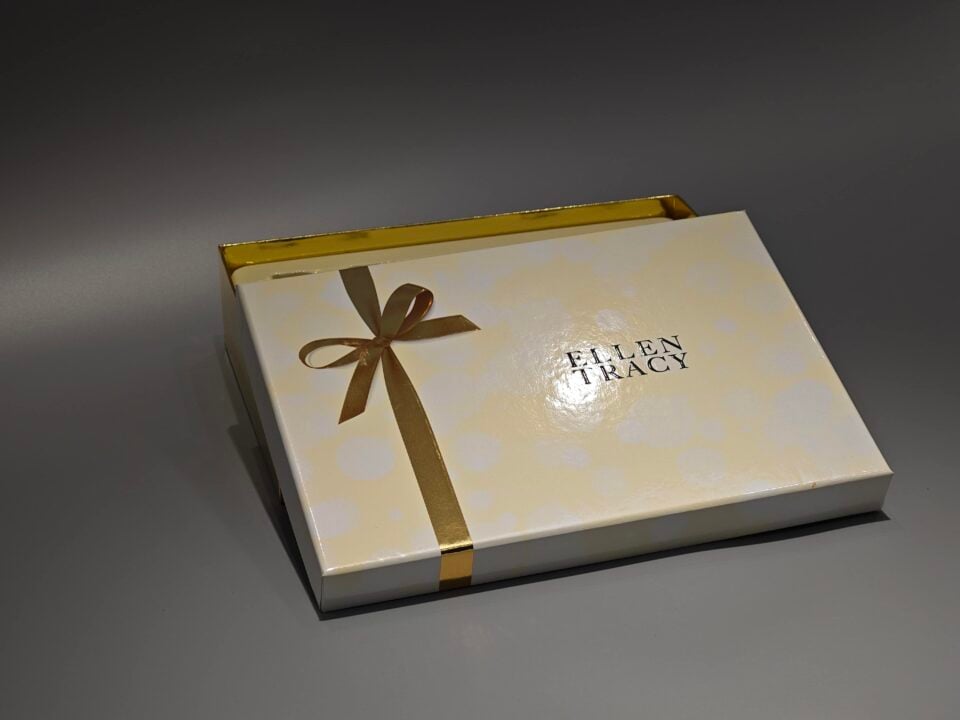 custom lift-off lid box with ribbon