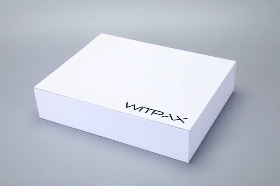 Foldable magnetic box