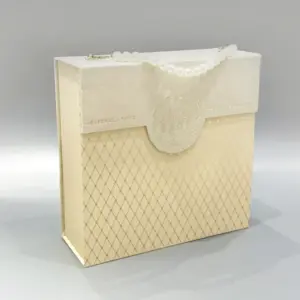 luxury magnetic closure gift box with pearl chain