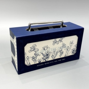 medium portable flip top magnetic gift box