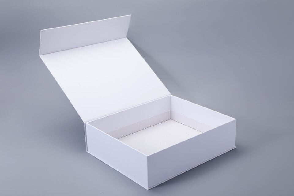 Open white box with a hinged lid and magnetic closure on a gray background.