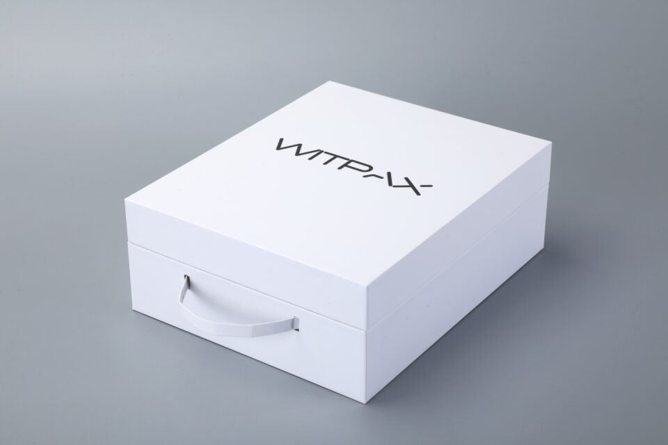 Portable hinged-lid shoulder box