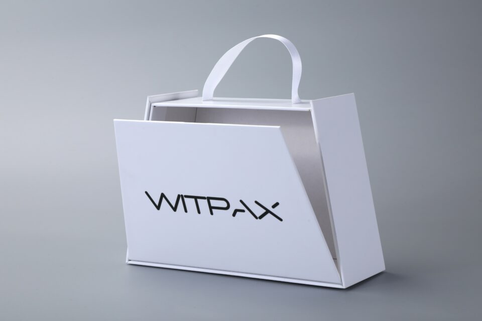 Trapezoidal book-style rigid box with straps - Image 2