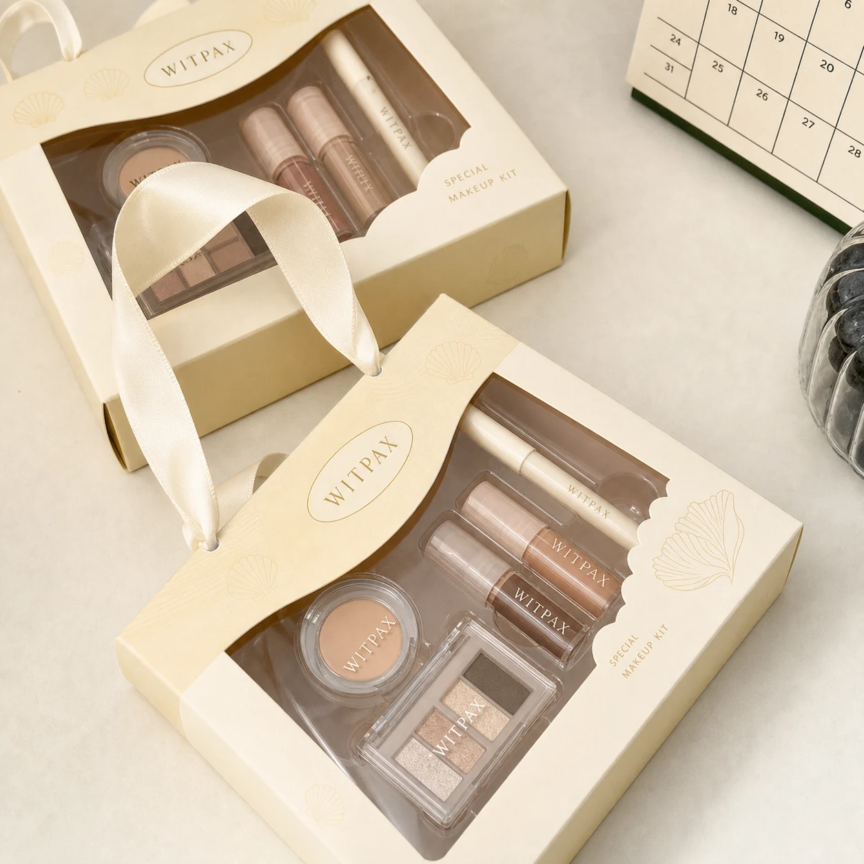 Custom Cosmetic Packaging Eyeshadow Palette Boxes - Image 2