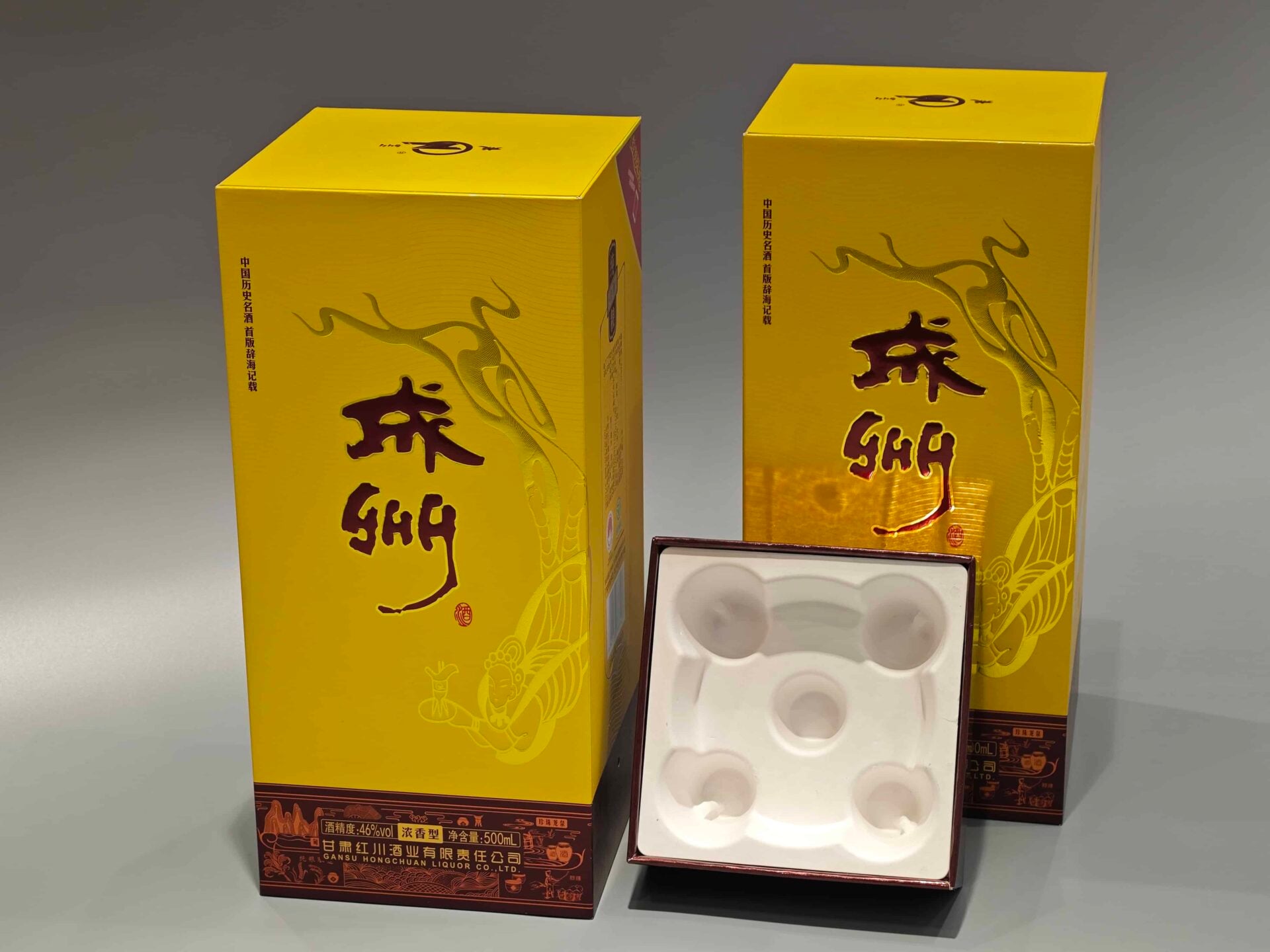 This image showcases our custom wine packaging solution, featuring a vibrant yellow and brown color scheme. The box is adorned with decorative graphics and incorporates a lift-off lid design, suitable for premium wine presentation. Asian-inspired artistic elements enhance the overall aesthetic, while maintaining discretion by not depicting specific text on the packaging.